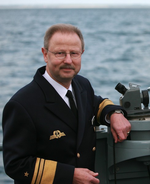 Inspekteur Marine Vizeadmiral Axel Schimpf im Gespräch mit eine
